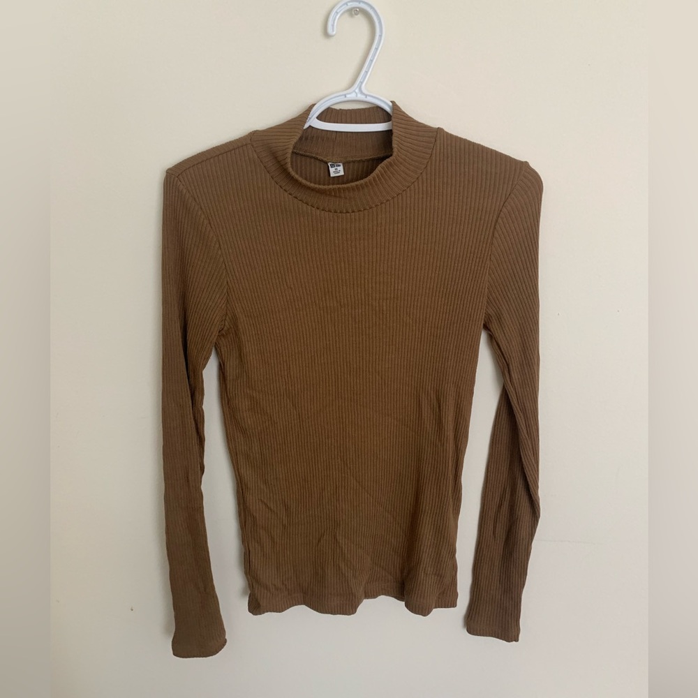 Uniqlo mockneck long sleeve